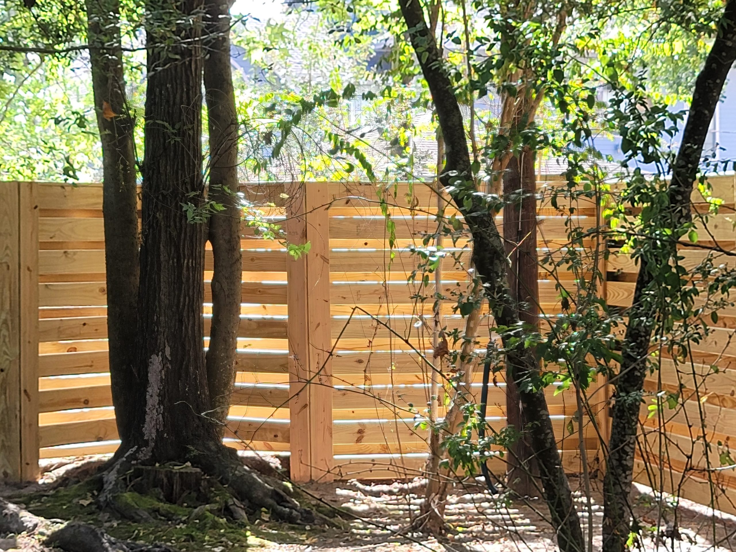  Choosing the Perfect Wooden Fence for Your Charleston Home: A Comprehensive Guide